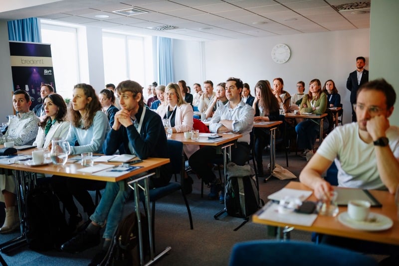 Účastník při praktickém chirurgickém cvičení